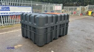 2500 litre plastic fuel tank c/w fuel pump hose reel