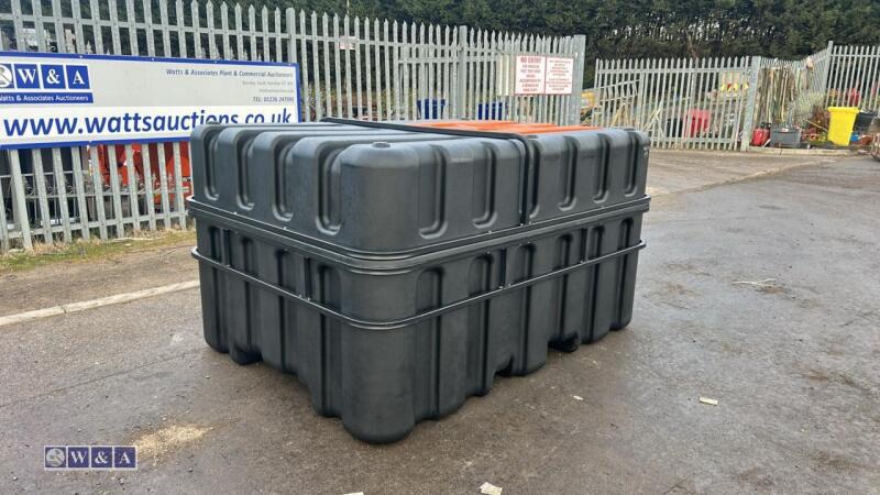 2500 litre plastic fuel tank c/w fuel pump hose reel