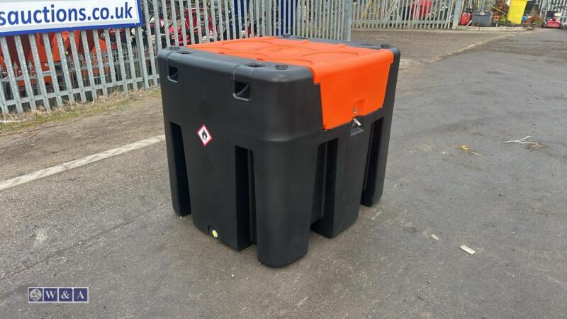 980 litre plastic fuel tank c/w pump n hose reel