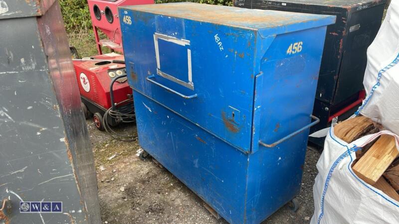 Wheeled site vault (large)