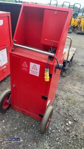 ARMORGARD 110v scrub kart - 8