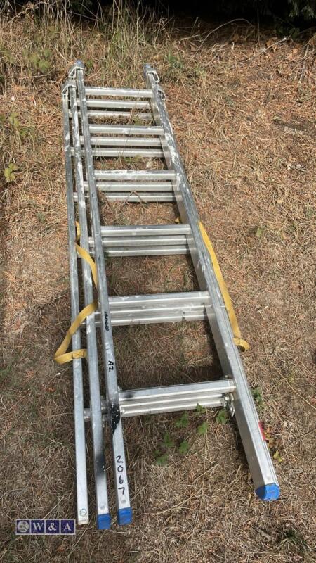Aluminium triple extendable ladder