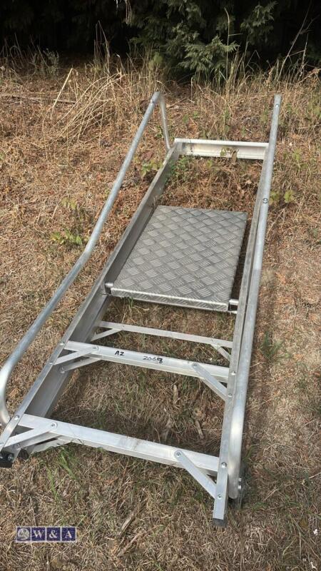 Aluminium stepladder