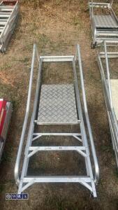 Aluminium stepladder