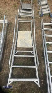 Aluminium stepladder