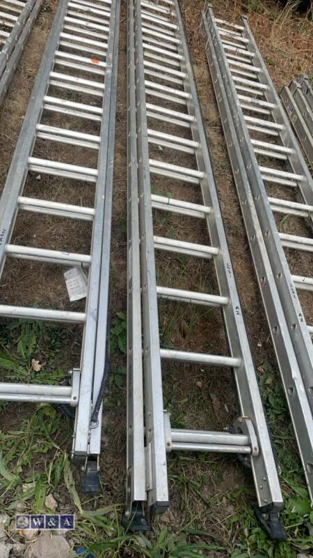 Aluminium double extendable ladder