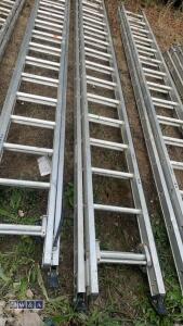 Aluminium double extendable ladder