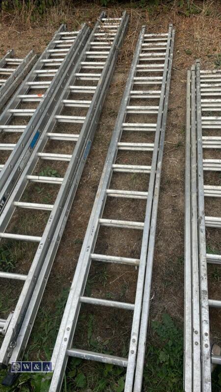 Aluminium double extendable ladder