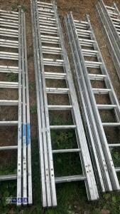Aluminium triple extendable ladder