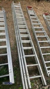 Aluminium triple extendable ladder
