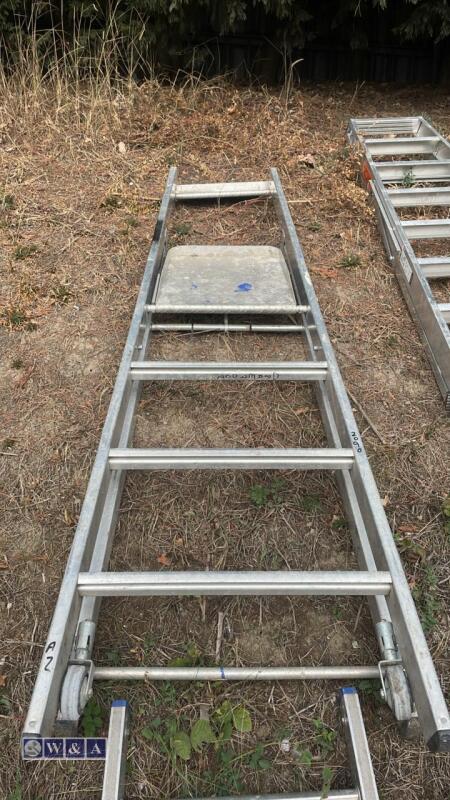 Aluminium stepladder
