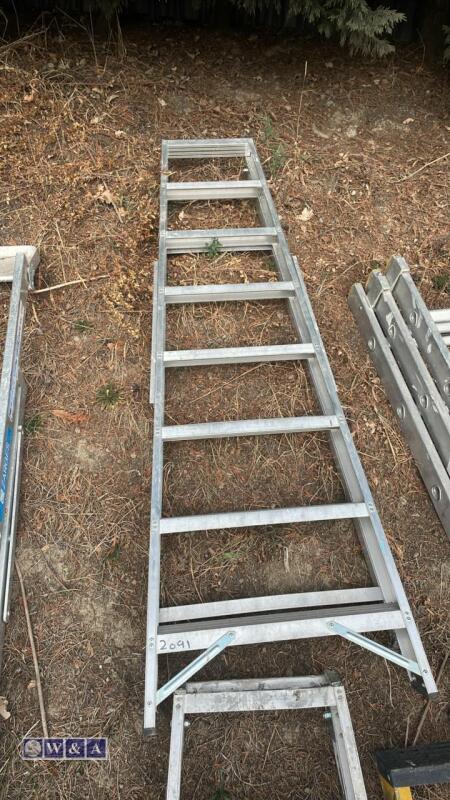 Aluminium stepladder