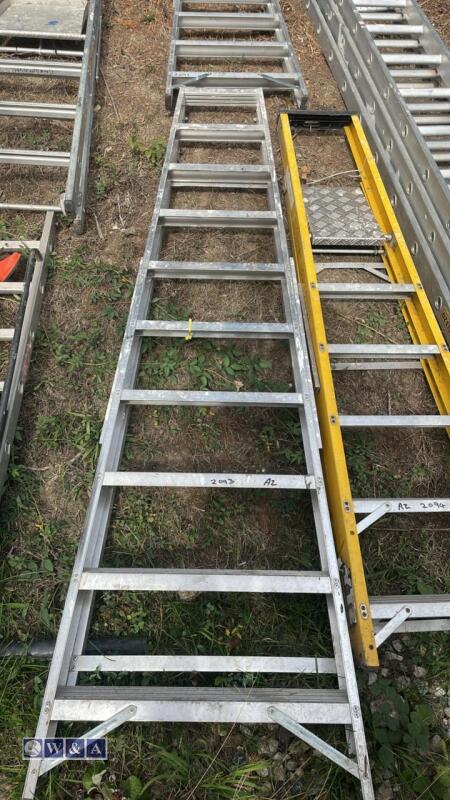 Aluminium stepladder