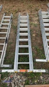 Aluminium triple extendable ladder