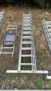 Aluminium triple extendable ladder