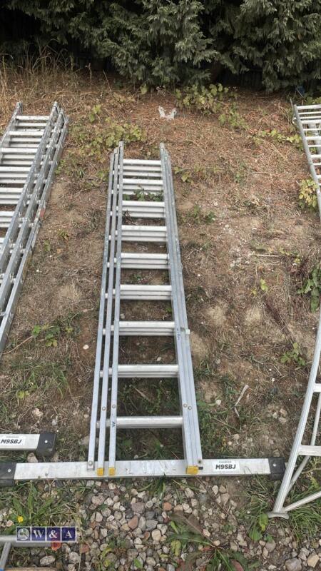Aluminium triple extendable ladder