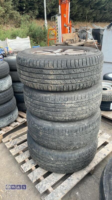 4 x Alloy wheels & tyres (265.60.18)