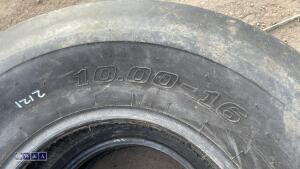 2 x tractor tyres (10.00x16) - 3