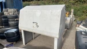 Lockable work store - 2