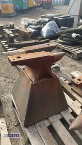 Anvil & stand