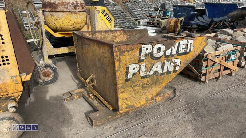 Tipping skip to suit forklift