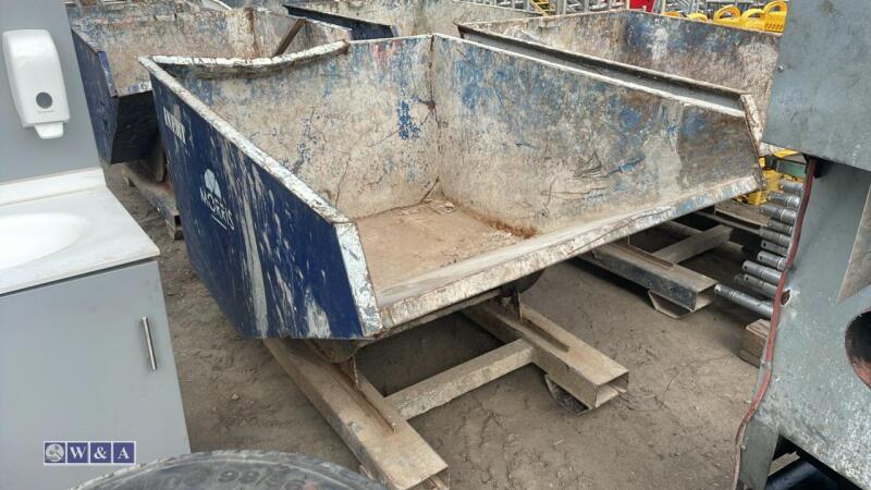 Forklift tipping skip