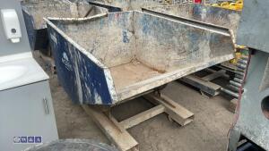 Forklift tipping skip