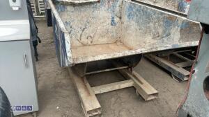 Forklift tipping skip - 2