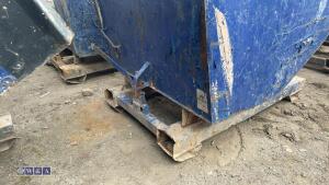 Forklift tipping skip - 3