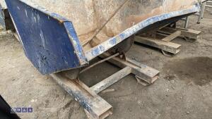 Forklift tipping skip - 6