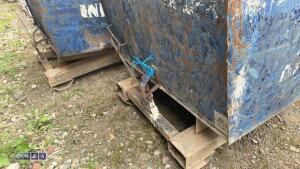 Forklift tipping skip - 5