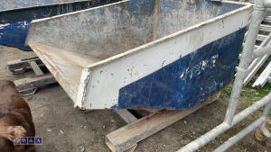 Forklift tipping skip