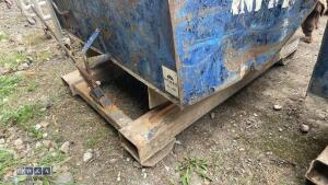 Forklift tipping skip - 4