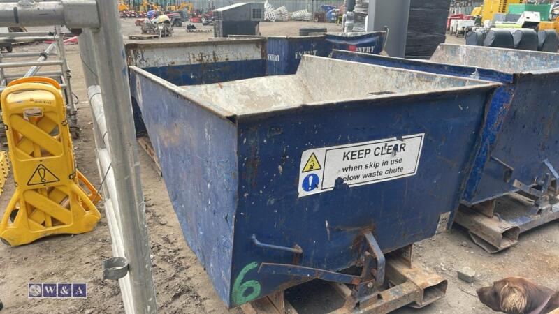Forklift tipping skip