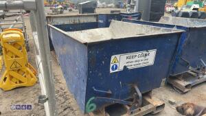 Forklift tipping skip