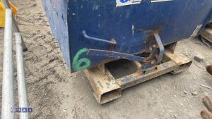 Forklift tipping skip - 2