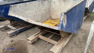 Forklift tipping skip - 5