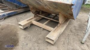 Forklift tipping skip - 6