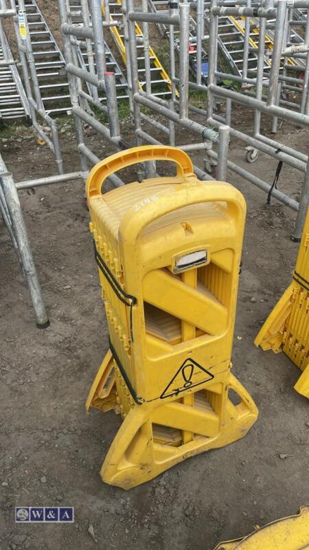 RUBBERMAID safety barrier