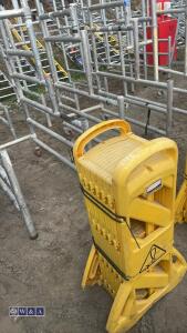 RUBBERMAID safety barrier - 2