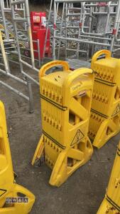 RUBBERMAID safety barrier