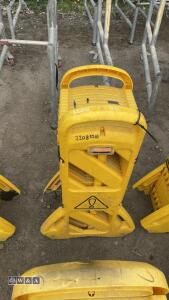 RUBBERMAID safety barrier - 2