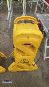 RUBBERMAID safety barrier - 2