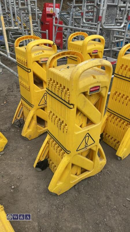 RUBBERMAID safety barrier