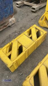 RUBBERMAID safety barrier - 2