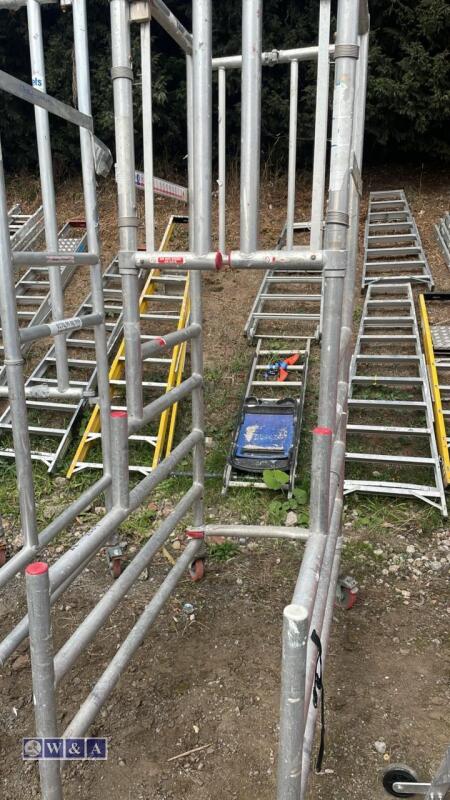 Aluminium work podium
