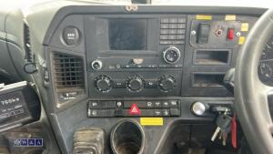 Mercedes 3240 8x 4 tipper - 32