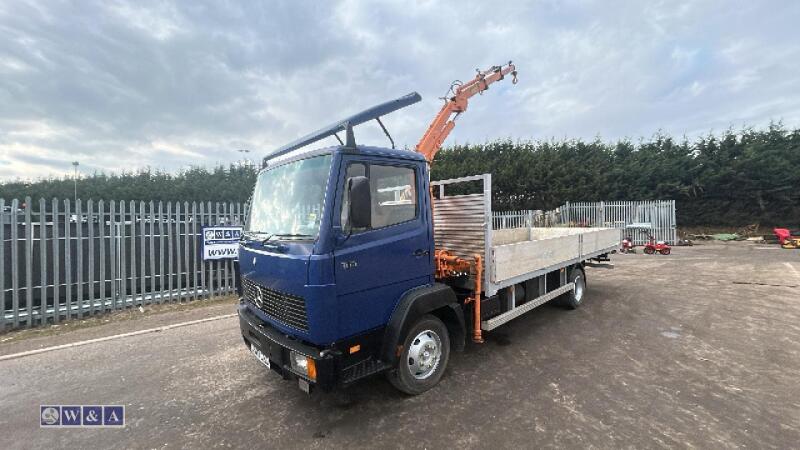 Mercedes 814 flat bed c/w hydraulic crane