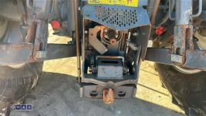 2020 Massey Ferguson 4708 loader tractor - 18