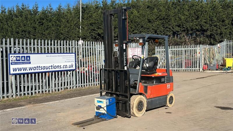 2012 Toyota 25 battery forklift c/w charger